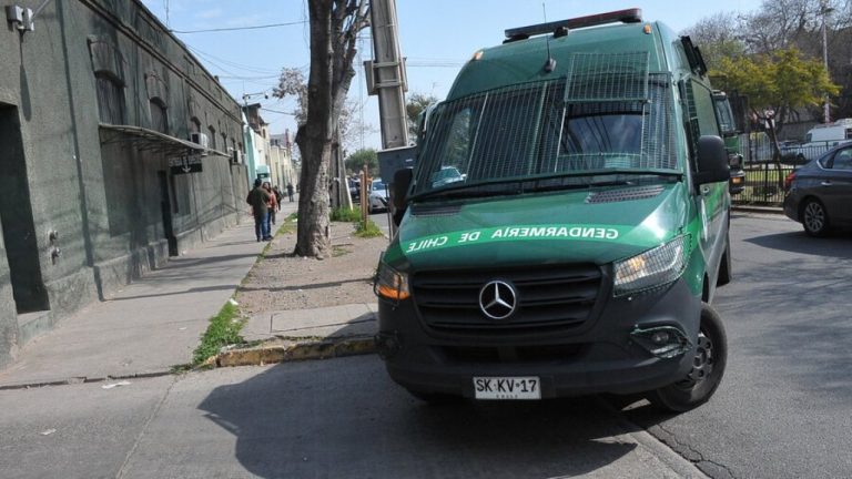Padre imputado por parricidio asistió al funeral de su hijo con permiso del tribunal