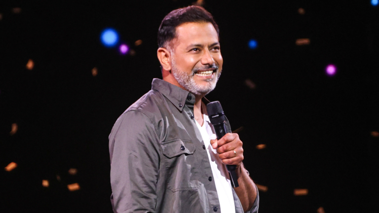 FOTOS | Pedro Ruminot protagonizó sorpresivo beso de a tres en Viña 2025