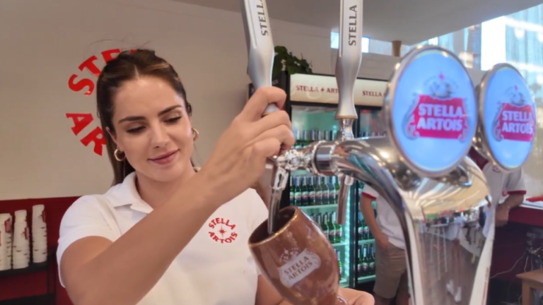 Premiaron el servicio perfecto: Stella Artois entregó cálices de arcilla en Chile Open