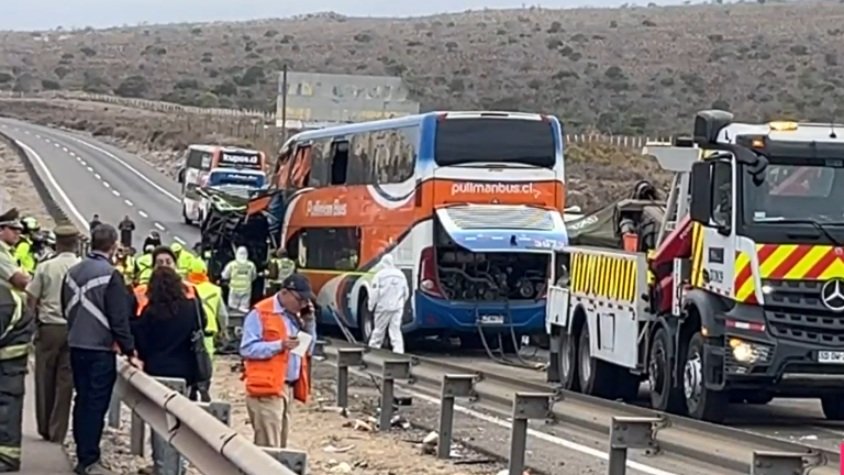 Atropellaron a pasajeros de bus volcado: Revelaron detalles del fatal accidente de Coquimbo