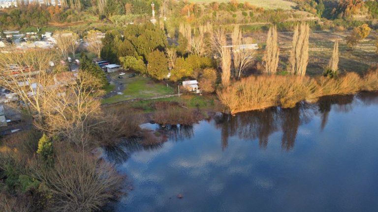 Niño de 5 años fue encontrado muerto tras caer al río Rahue en Osorno