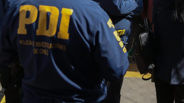 Hay un fallecido: Padre e hijo fueron atacados a balazos por un estacionamiento en La Pintana