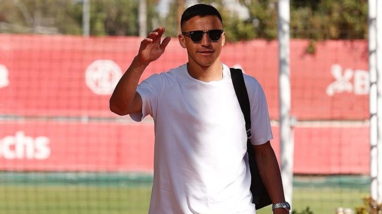 “En las buenas y malas”: Alexis Sánchez retornó a La Roja y así reaccionaron los hinchas