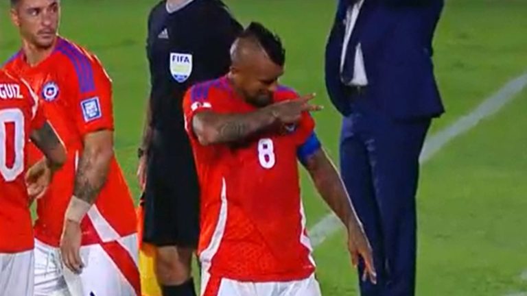 El provocativo gesto de Arturo Vidal tras ser reemplazado ante Paraguay