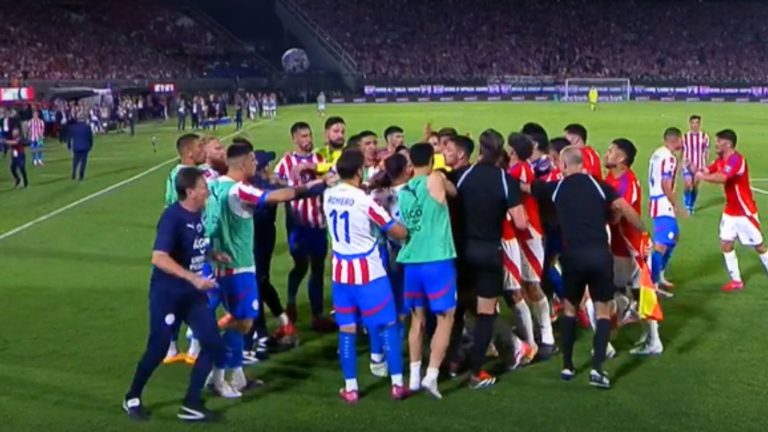 ¡Se calentó el final! Chile y Paraguay se fueron a los manotazos en el término del partido
