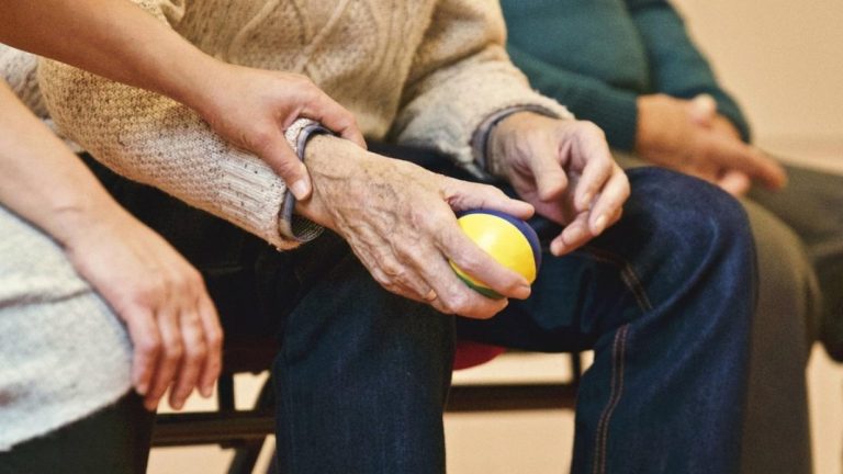 Denuncian hogar clandestino en Independencia: Residentes habrían recibido medicamentos vencidos
