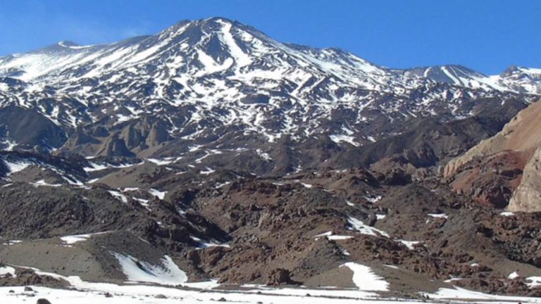Senapred en alerta por actividad en volcán Tupungatito: Reportan 20 sismos