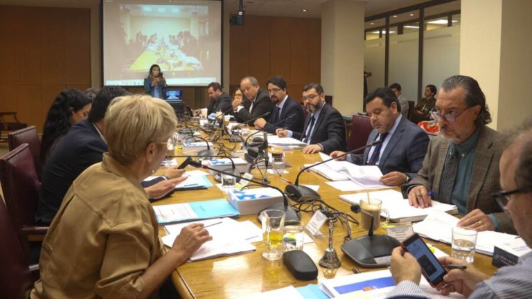 Comisión de Constitución ratificó umbral del 5% de votos para obtener escaños en la Cámara