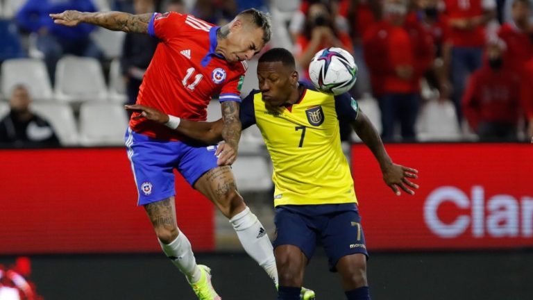 A qué hora juega Chile con Ecuador hoy partido por Eliminatorias
