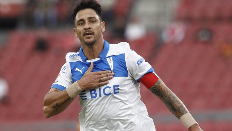 Sufriendo hasta el final: Católica venció a Unión Española y quedó a tres puntos del líder del torneo