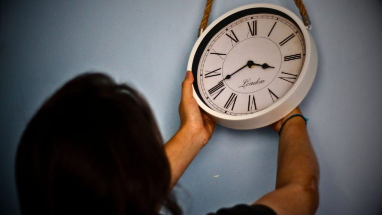 Cambio de hora 2025: ¿Cuándo comienza el horario de invierno?