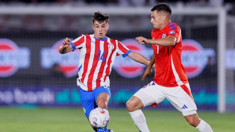 Paraguay pegó en el momento preciso y le propinó a Chile una nueva derrota en las Eliminatorias