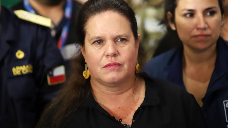 Maya Fernández renuncia a Defensa tras escándalo de fallida compra de casa del ex pdte. Allende