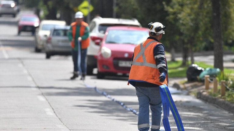 Anuncian cortes de agua para este MARTES en tres comunas de la RM: Conoce los sectores afectados