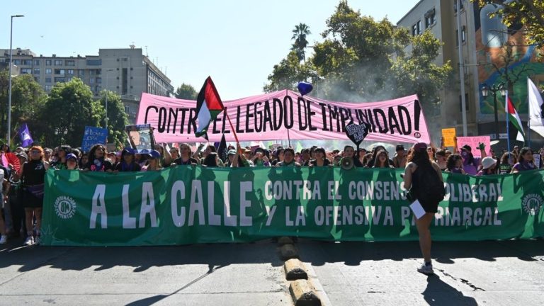 Multitudinario 8M: Así se vivió la masiva marcha por el Día de la Mujer en Santiago