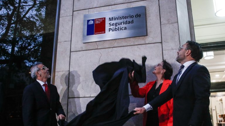 Duros desafíos para Luis Cordero: Así fue el primer día en el nuevo Ministerio de Seguridad Pública