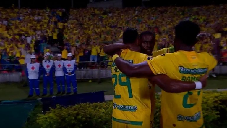 Con un balón detenido Bucaramanga marcó el tercero ante Colo Colo en Colombia