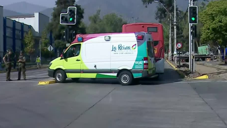 Mujer falleció tras ser atropellada por bus RED en La Reina