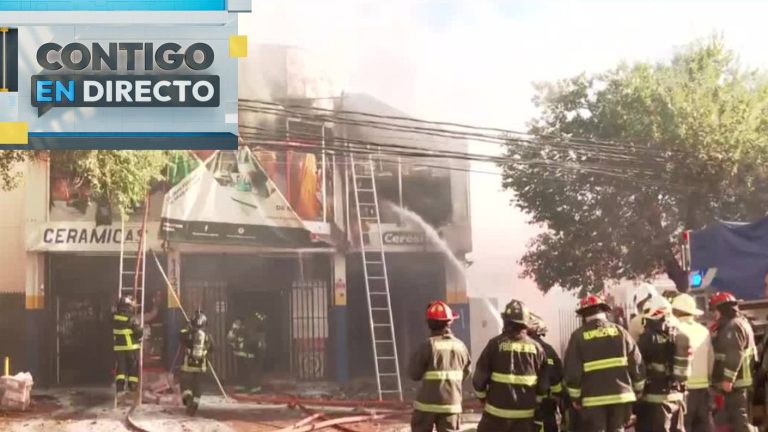 Bomberos combate incendio en una ferretería con peligro de propagación en San Miguel