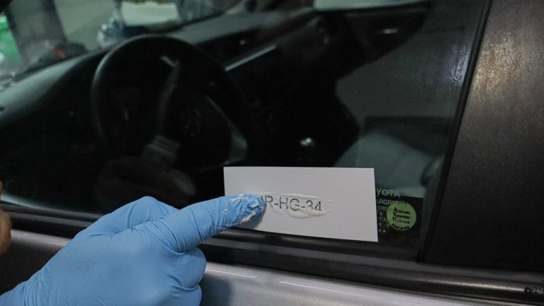 ¿Cuál es la multa por incumplimiento del grabado de patentes en Chile?