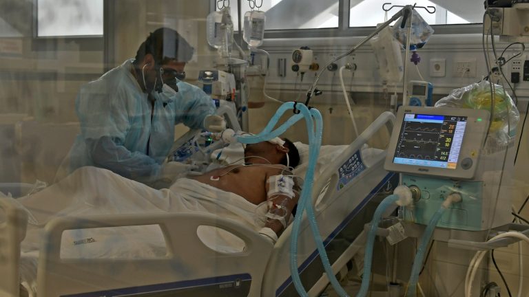 El peor otoño desde la pandemia: Minsal alerta por alza de urgencias por enfermedades respiratorias