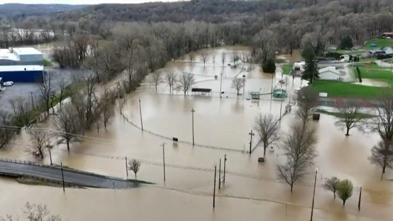 VIDEO | Tormentas arrasan en Estados Unidos: Aumentan a 18 los fallecidos y hay miles de damnificados