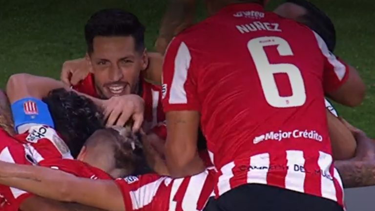 Castellón y la defensa de la U dudaron en la primera  y Estudiantes no perdonó