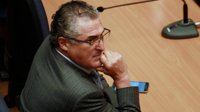 Expresidente del Senado Jorge Pizarro chocó en estado de ebriedad: Quedó incrustado en una casa en Vitacura