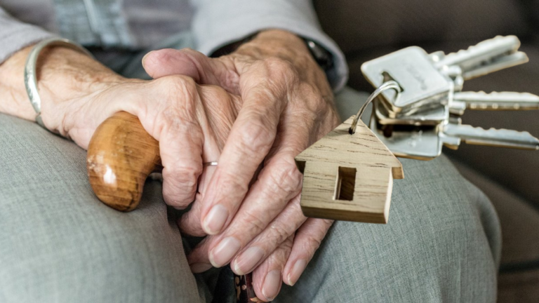 Subsidio de Arriendo Adulto Mayor 2025: ¿Cómo postular y cuánto cubre el beneficio?