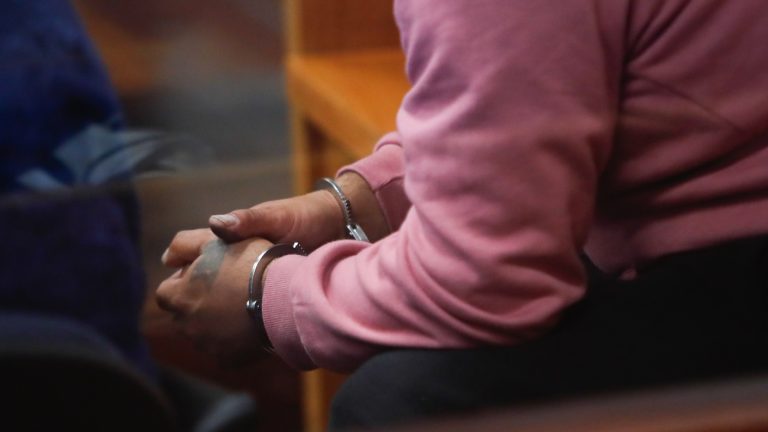 Resistentes al fuego: Así serán los nuevos uniformes que usarán reclusos en cárceles de máxima seguridad