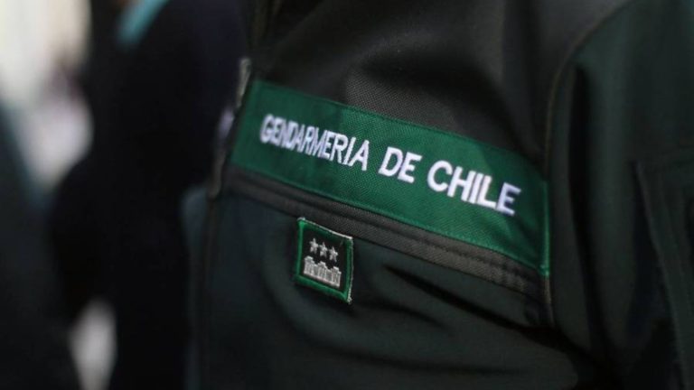 Le quebraron la nariz: Mujer formalizada por esclavizar a niño de 13 años en Iquique recibe golpiza de reclusas en la cárcel