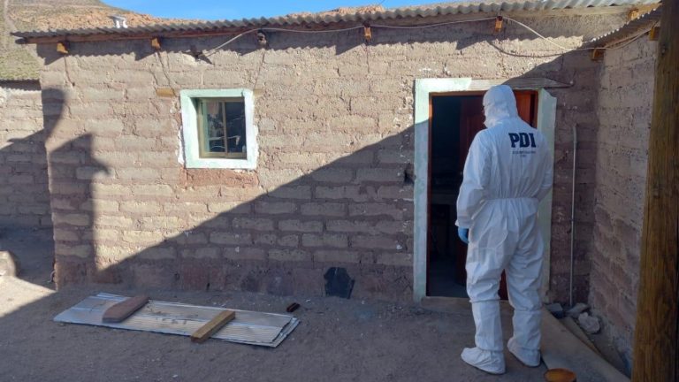 Sufrió un golpe en la cabeza: Encuentran muerta a una anciana en su domicilio de Colchane