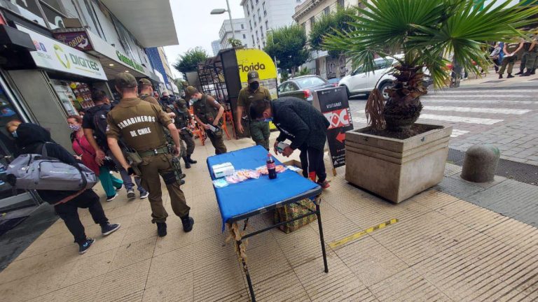 Fiscalización terminó en batalla campal: Ambulantes atacaron a Carabineros y personal municipal en Viña