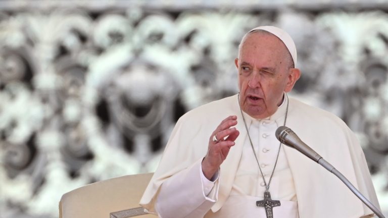 La historia del anillo del Pescador del papa Francisco y por qué debe ser destruido tras su muerte