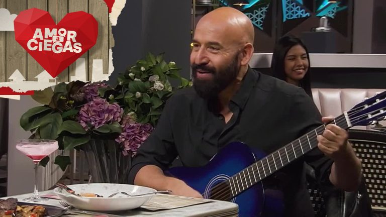 ¡Romántico gesto! José Ricardo dedicó inesperada serenata a su cita en Amor a Ciegas