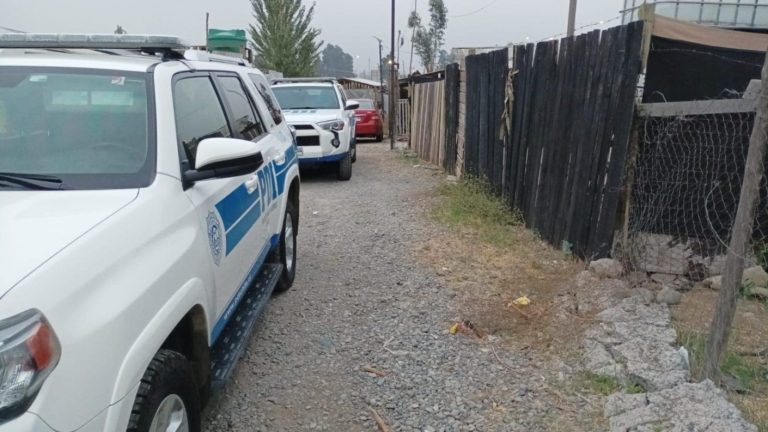 Hombre mató a pareja de su ex y la mujer se encuentra en riesgo vital tras ataque con arma blanca