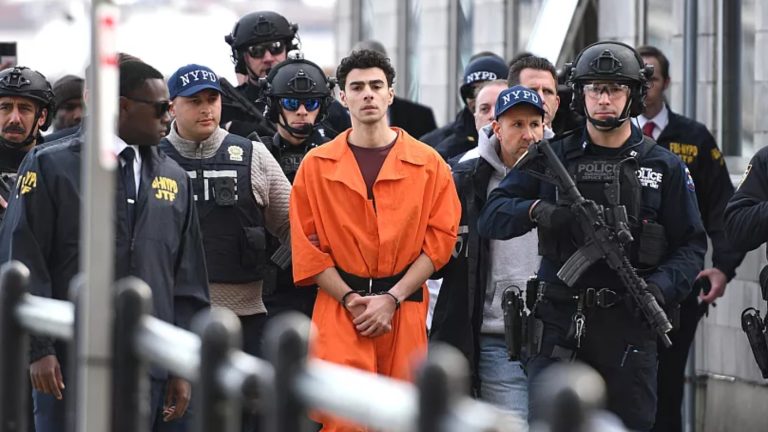 Fiscalía de Estados Unidos pide pena de muerte en audiencia de presentación de cargos contra Luigi Mangione