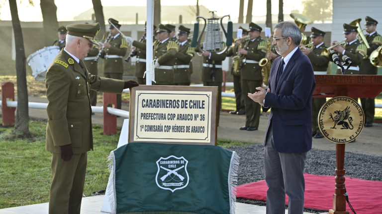 Homenajean a oficiales asesinados en Cañete en el 98° aniversario de Carabineros