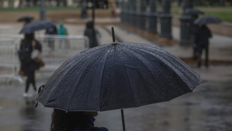 Fuertes vientos e intensas lluvias: Dos sistemas frontales llegarán a la zona sur del país esta semana