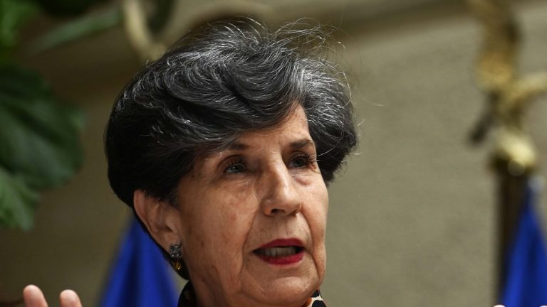 Abogados de familia Allende califican de “máxima gravedad” la filtración del fallo del TC de destituir a la senadora