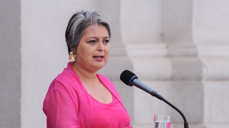 Jeannette Jara reconoce “régimen autoritario” en Venezuela y niega que en Cuba exista una dictadura