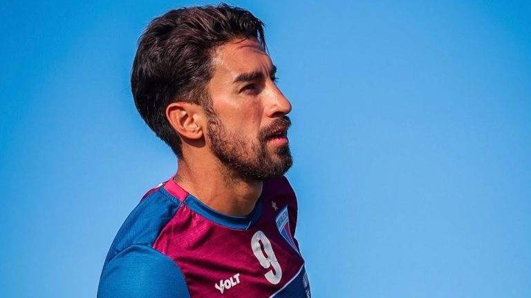 Y un día volvió: El potente recibimiento que tuvo Juan Martín Lucero de hinchas de Colo Colo