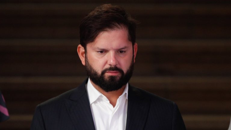 “No se puede normalizar”: Pdte. Boric condenó muerte de dos hinchas en el Estadio Monumental