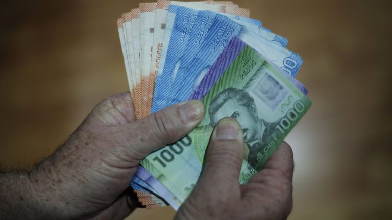 Busca permitir retiros de más de $1 millón: Revisa en qué está el proyecto de autopréstamo de AFP en Chile
