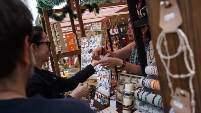 FOSIS abre más de 45 mil cupos para emprender con apoyo económico: Revisa si puedes postular este 2025