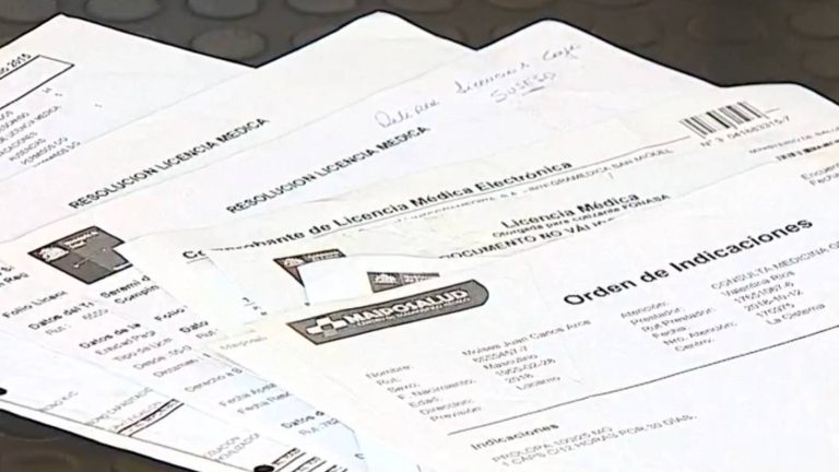 Tensión entre Colegio Médico y Minsal: Médico y CORE fue sancionado por emitir 800 licencias médicas