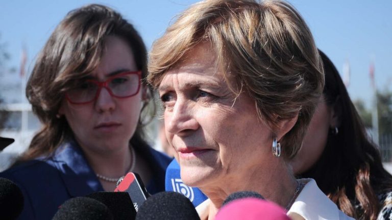 Pulso Ciudadano: Mayoría rechaza dichos de Matthei sobre dictadura, aunque lidera preferencias presidenciales