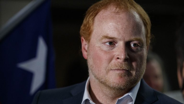 Senador Rojo Edwards renuncia al Partido Social Cristiano luego de que bajaran su candidatura presidencial