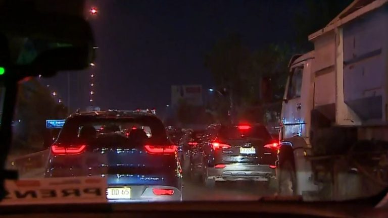 Restringen vías en Américo Vespucio Norte por accidente vehicular: Llaman a usar vías alternativas