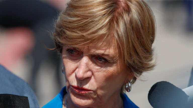 Matthei “consideraría” enviar reos peligrosos a la cárcel de Bukele para combatir crimen organizado